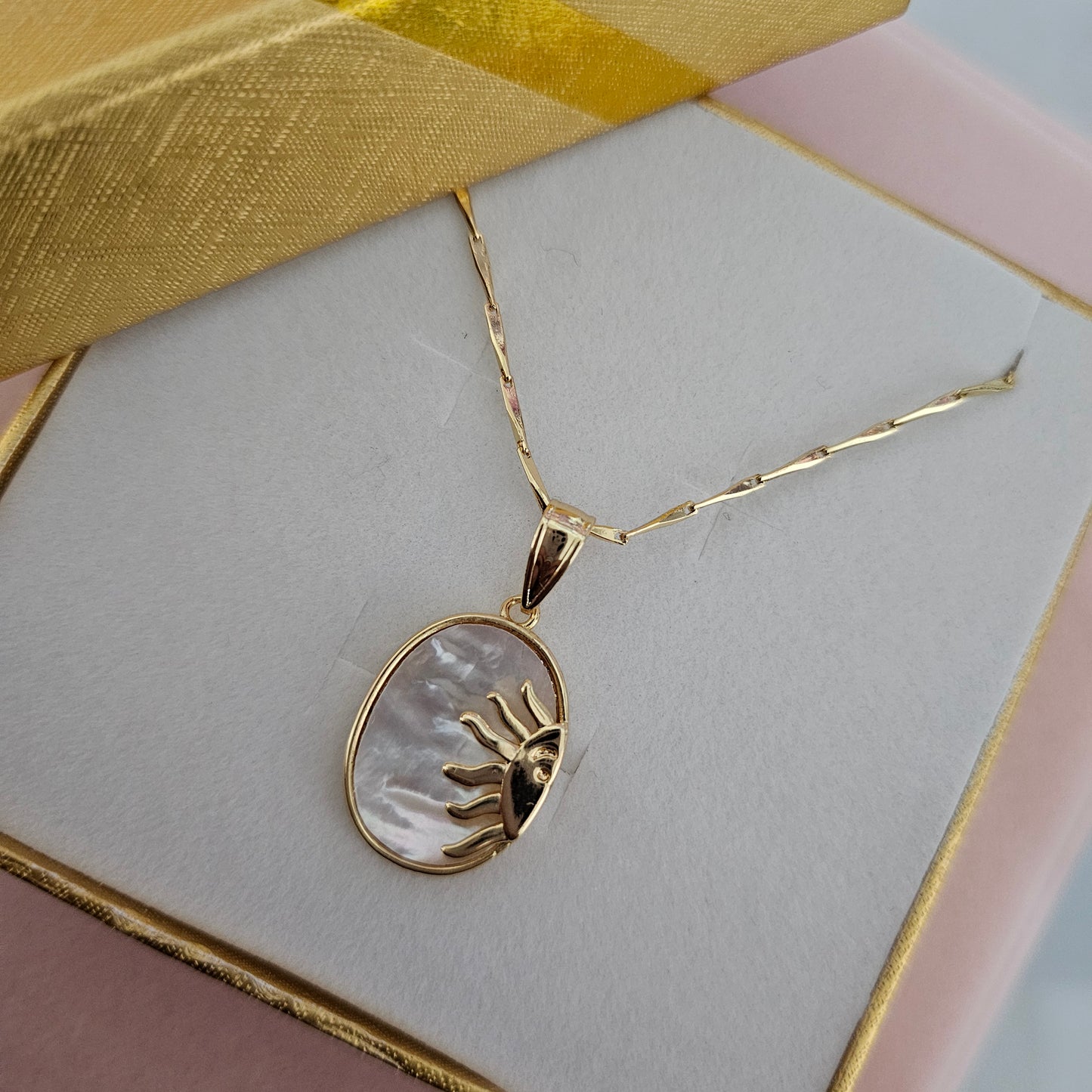 Mother pearl Necklaces