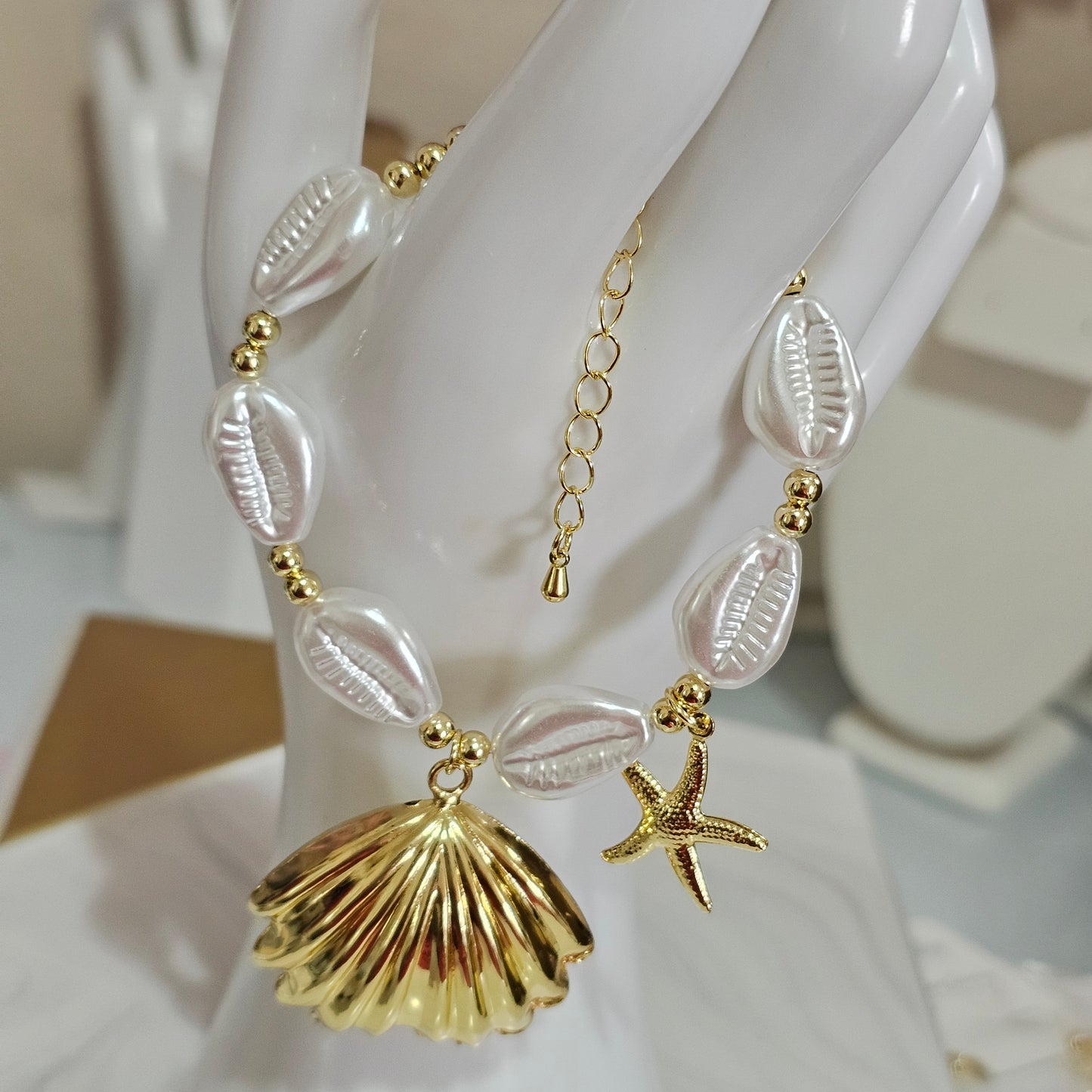 Shell Pearl Bracelet